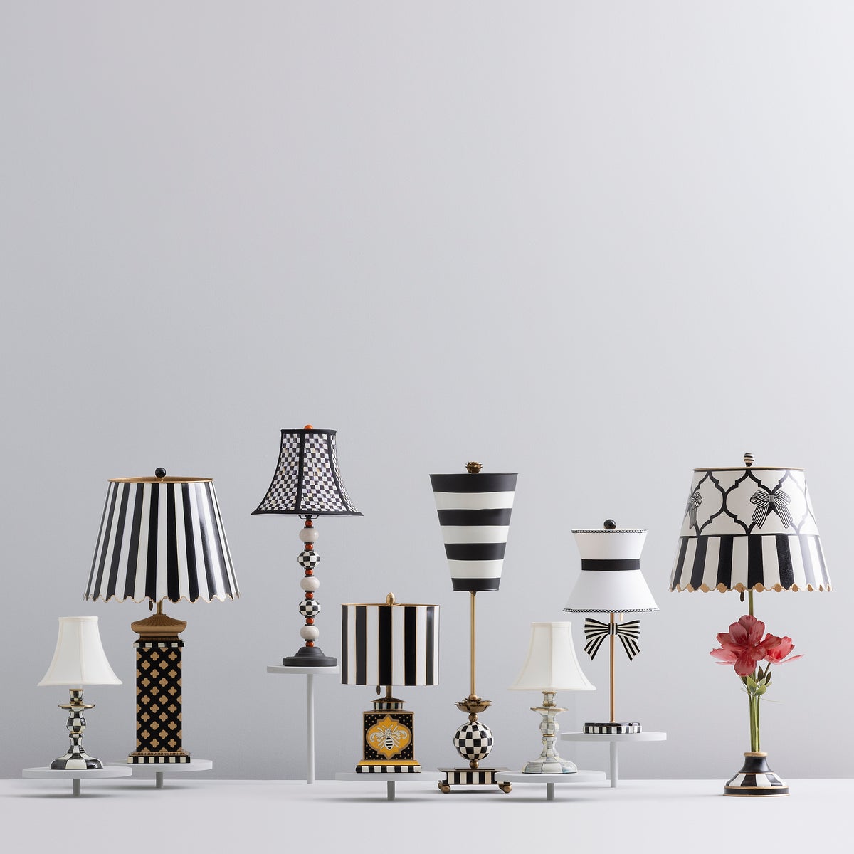 Pretty As A Bow Table Lamp - Image 8