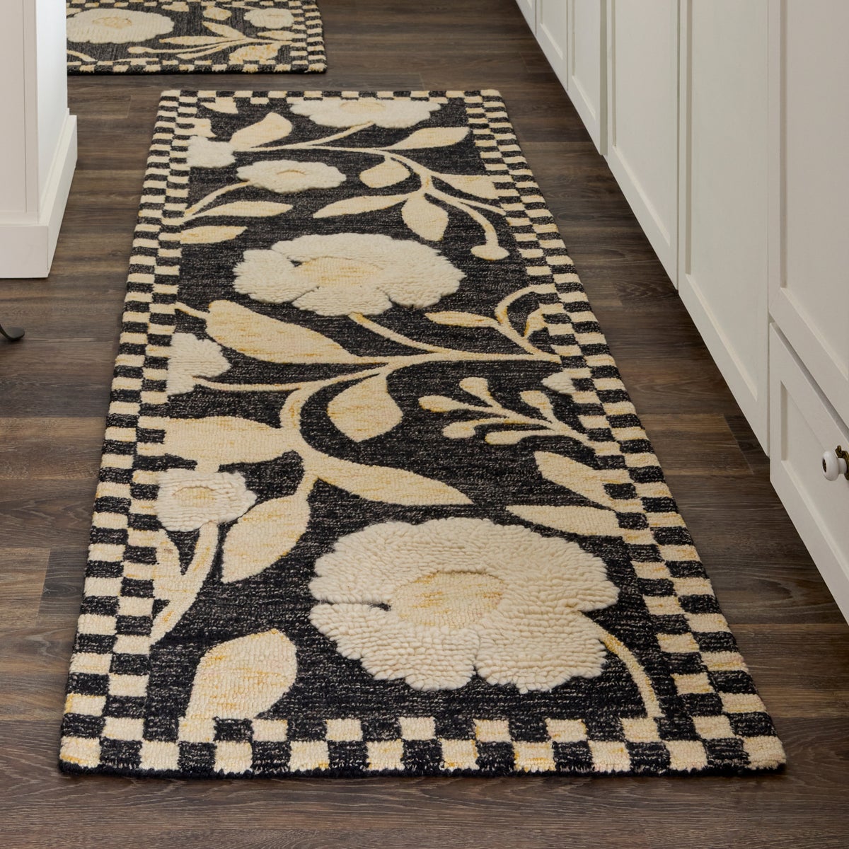 Farmhouse Floral 2'6" x 8' Runner - Image 2