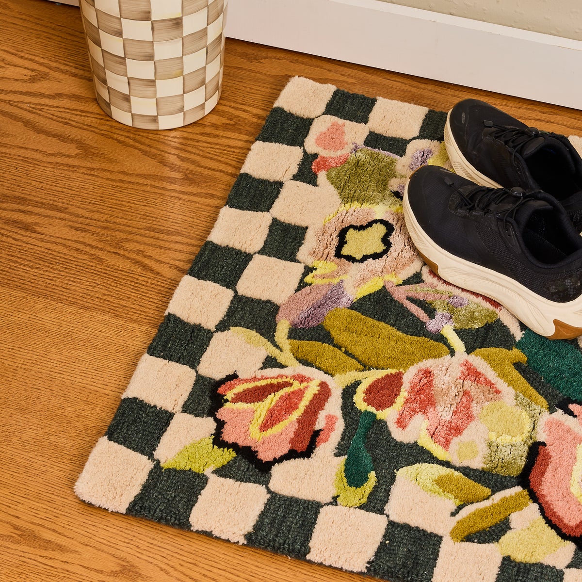 Ranunculus and Checks 6' Round Rug - Image 2