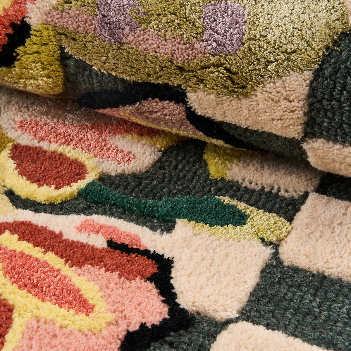 Ranunculus and Checks 6' Round Rug - Image 3