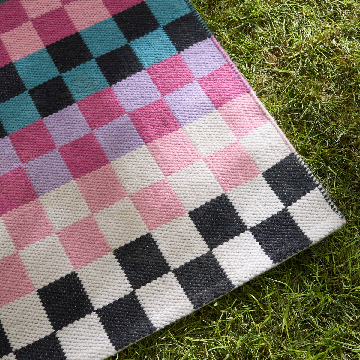 Calypso Checked 5' x 8' Indoor/Outdoor Rug - Image 3
