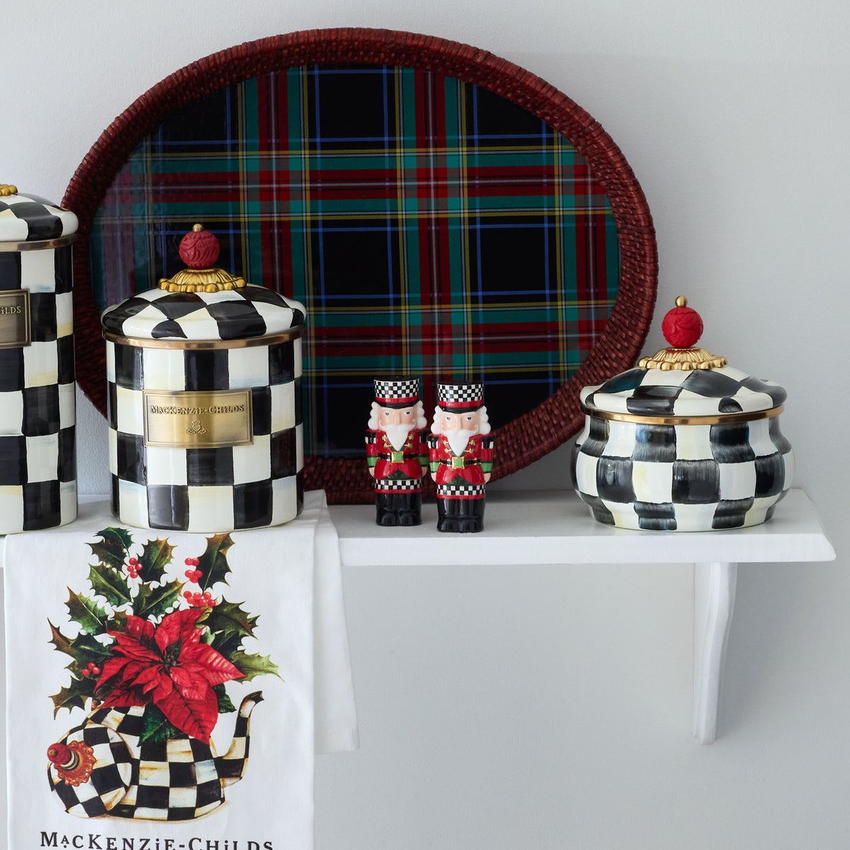 Classic Courtly Nutcracker Salt & Pepper Set - Image 2