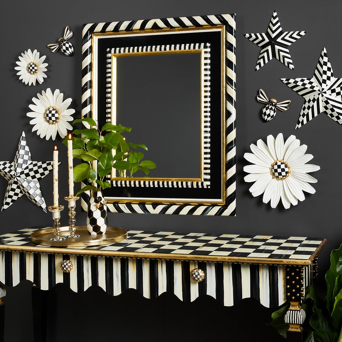Queen Bee Vase - Image 4