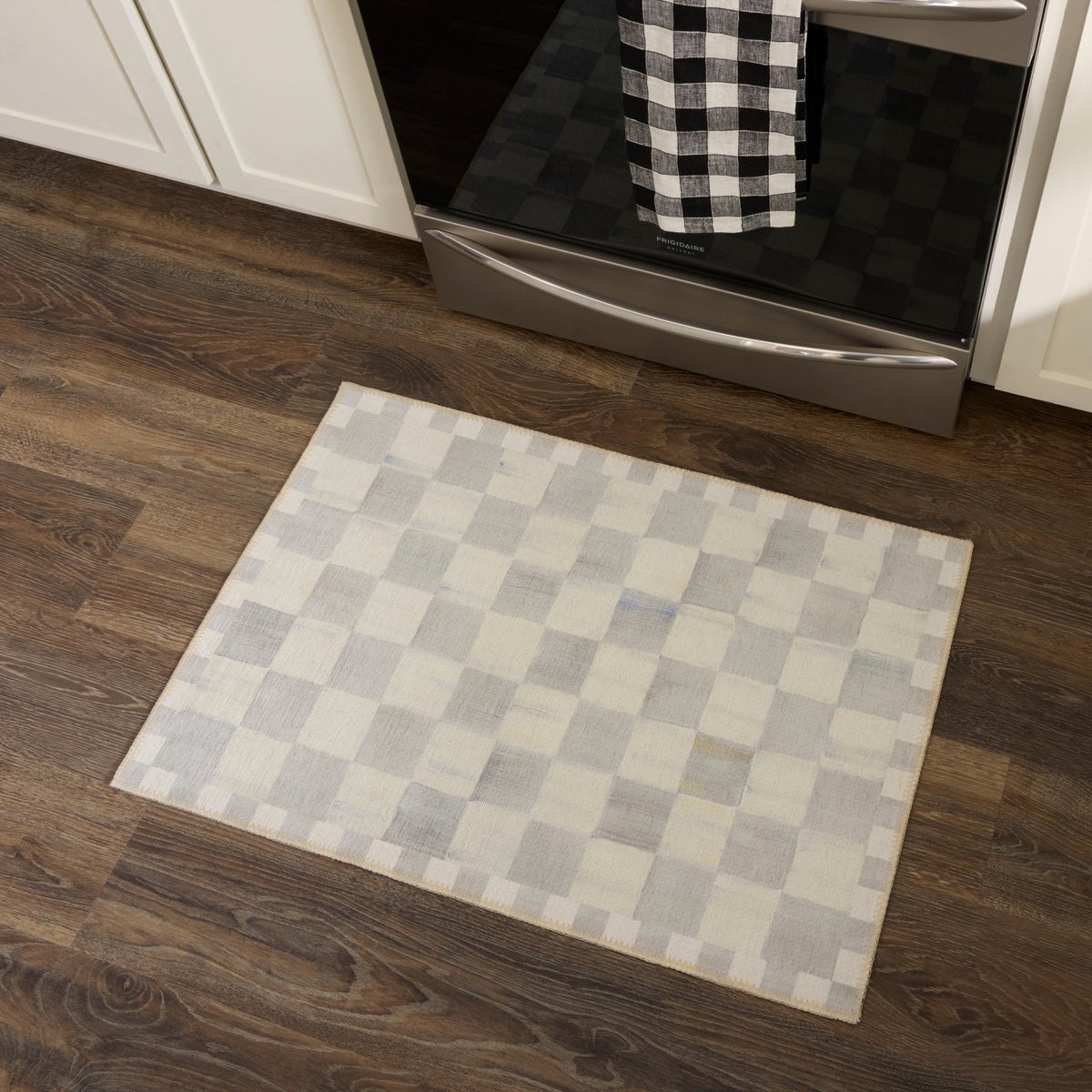 Sterling Checkered 2' x 3' Washable Rug - Image 3