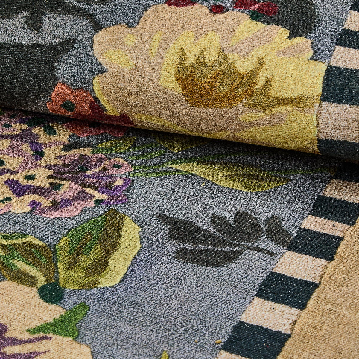 Tudor Rose 3' x 5' Washable Rug - Image 4