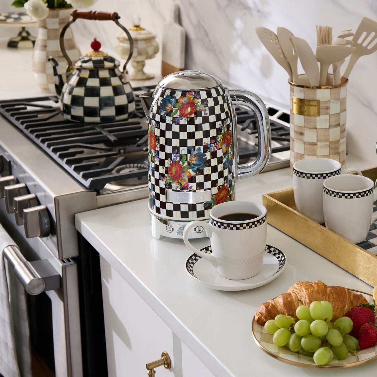 Courtly Flower Market Electric Kettle - Image 2