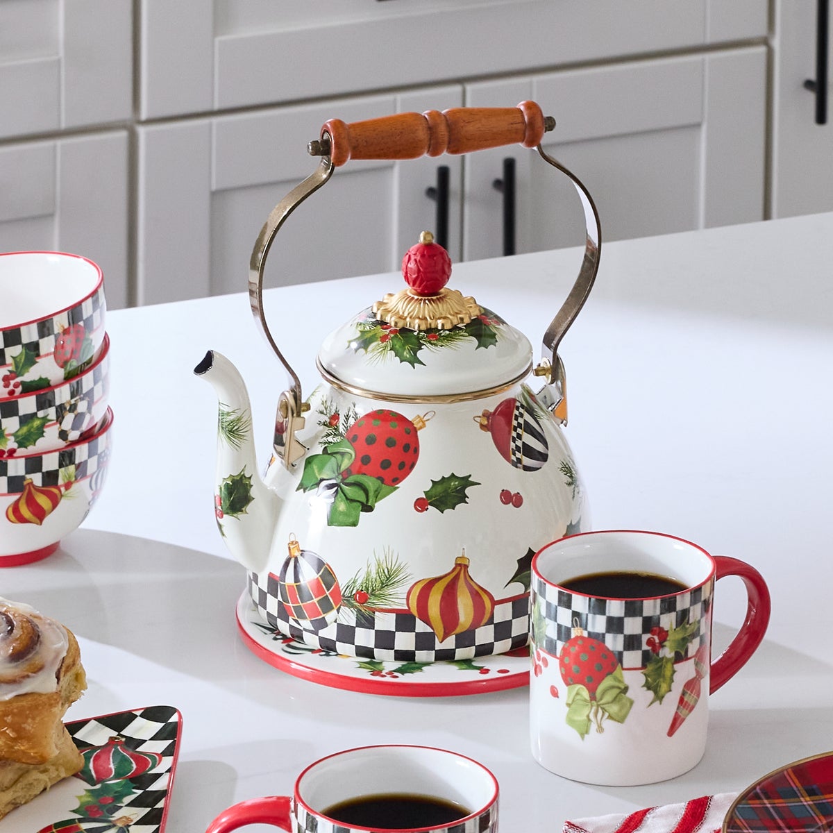 Deck the Halls 2 Quart Tea Kettle - Image 3