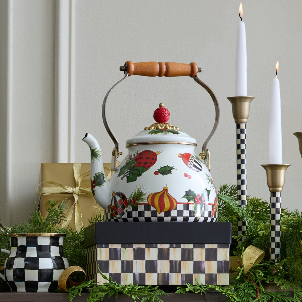 Deck the Halls 2 Quart Tea Kettle - Image 4