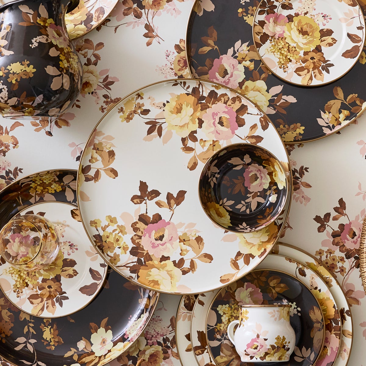 Wild Rose White Round Tray - Image 2
