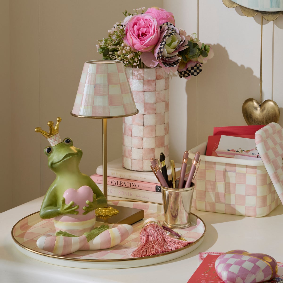 Rosy Check Round Tray - Image 3