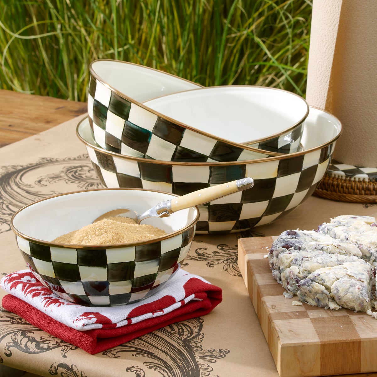 Courtly Check Extra Large Everyday Bowl - Image 5