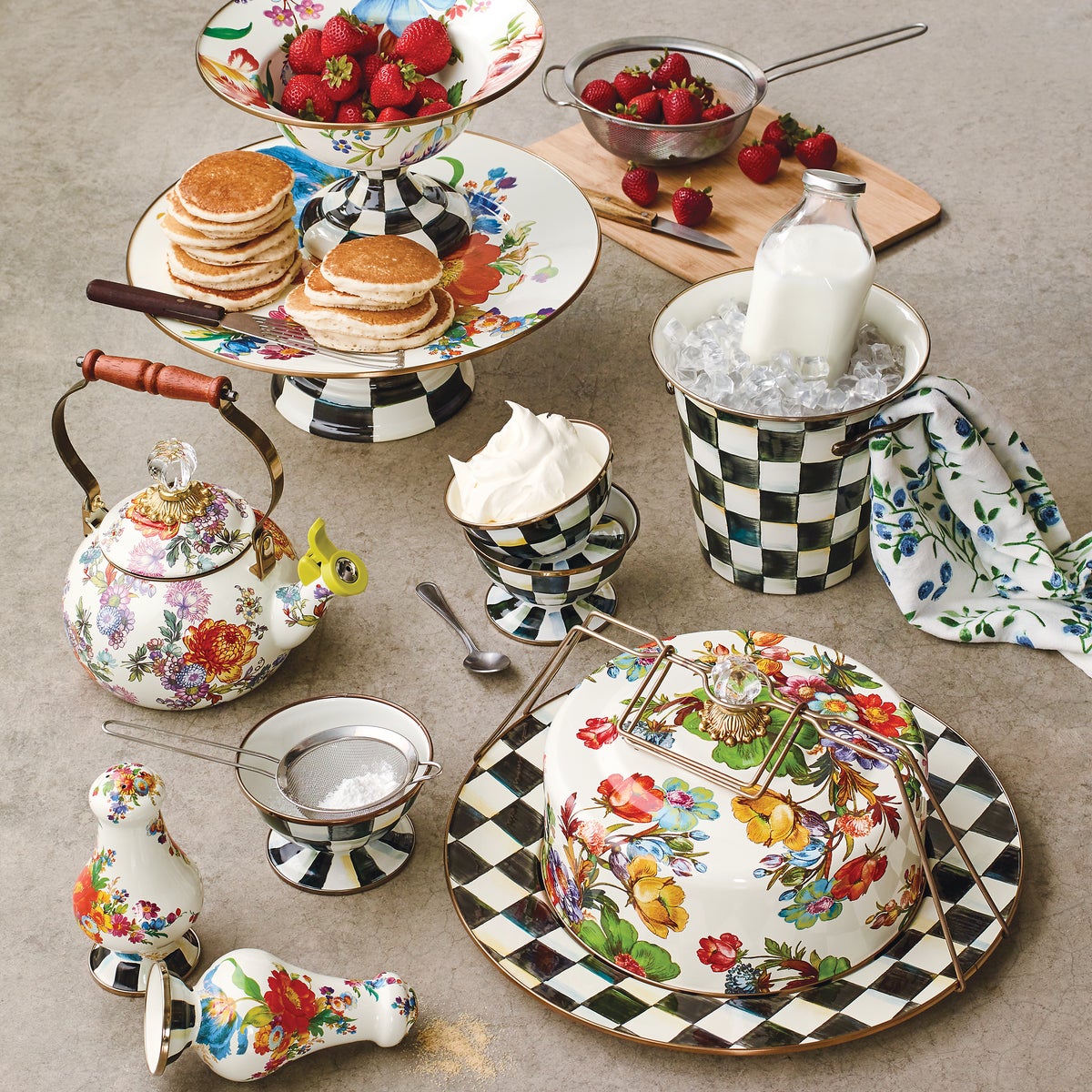 White Flower Market Cake Carrier - Image 3